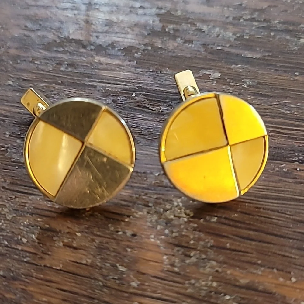 Vintage Swank Mother of Pearl Round button goldtone Cufflinks